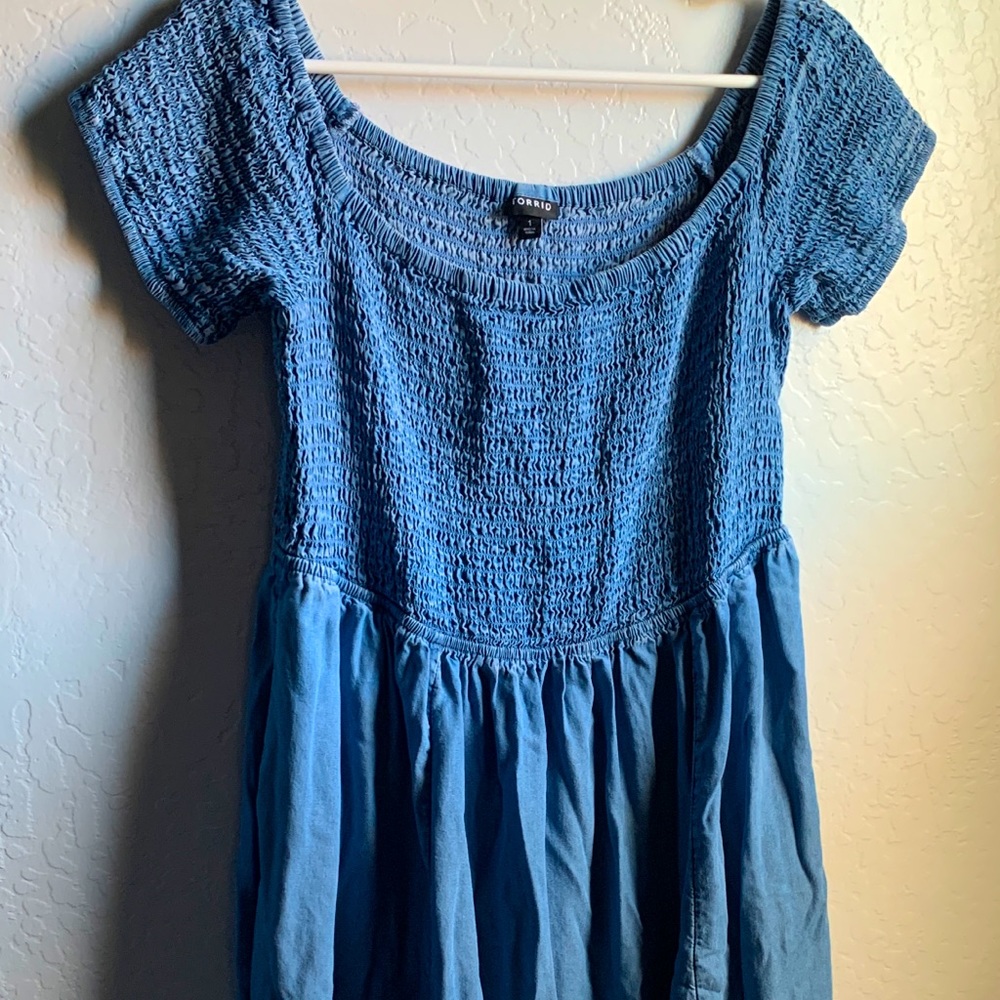 TORRID | BLUE CHAMBRAY OFF-SHOULDER SMOCKED SKATER DRESS WITH POCKETS, SIZE 1